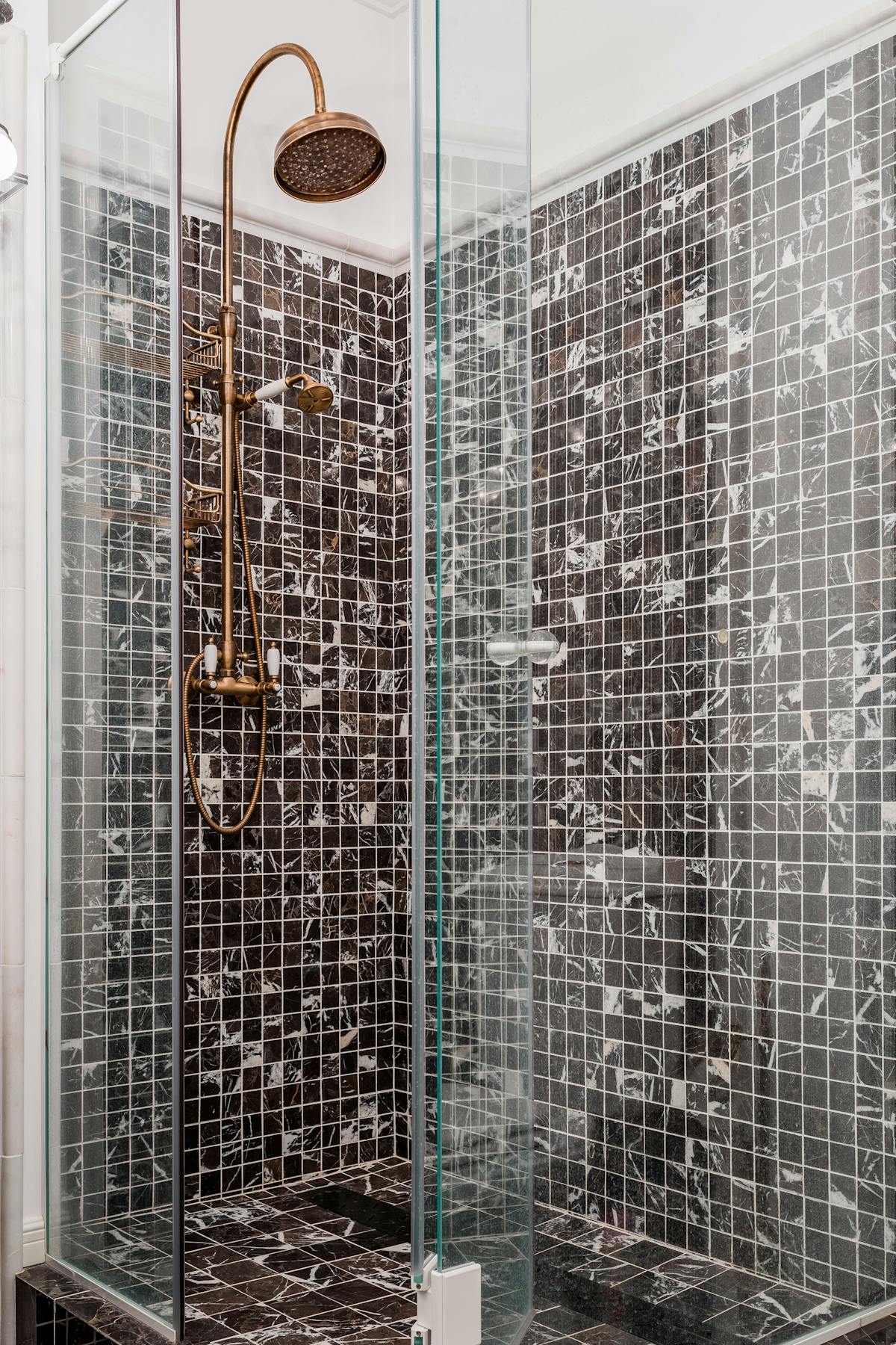 Service de plomberie a Nice - salle de bain moderne